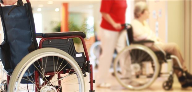 Ein leerer Rollstuhl