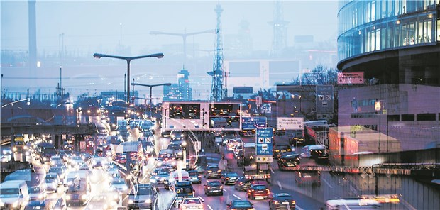 Auf der Suche nach der "gesunden Stadt" Alternativen unmöglich? Autos stauen sich auf der Berliner Stadtautobahn.