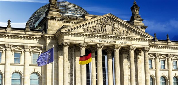 Blick auf das Reichstagsgebäude in Berlin.
