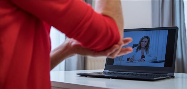 Am Bildschirm geht mehr, als man denkt. Und immer mehr Patienten bevorzugen bei gesundheitlichen Bagatell-Problemen den schnellen Digitalkontakt zu einem Arzt.