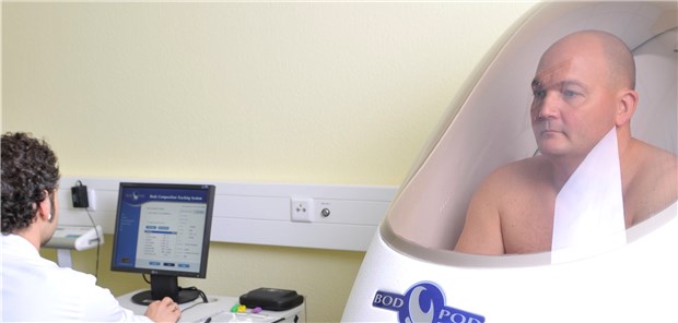 Am DIfE in Potsdam wird im BOD POD® die Körperfettmenge ermittelt.