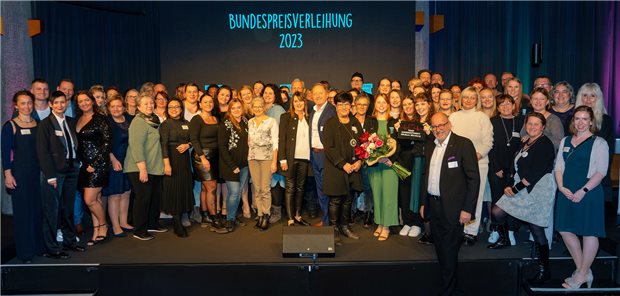 Thüringerin gewinnt bundesweiten Pflegewettbewerb Am Dienstagabend versammelten sich alle Landessiegerinnen und -sieger zum „Fest der Pflegeprofis“ in Berlin.
