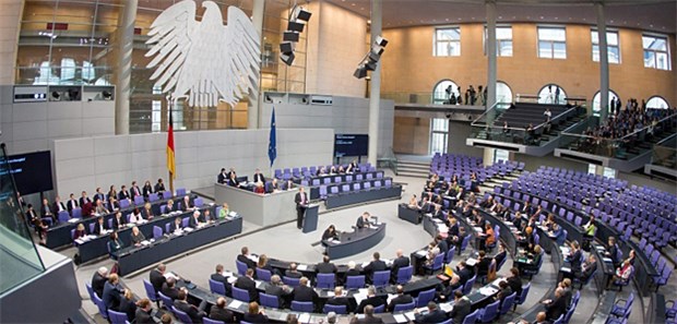 Daumenschrauben für die Selbstverwaltung Am Donnerstag im Bundestag: die abschließende Beratung des Versorgungsstärkungsgesetzes.