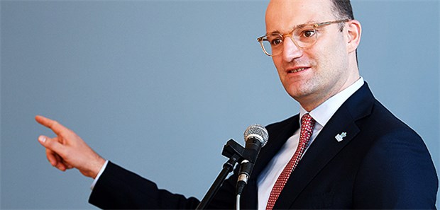 Spahn will Pflegekräfte zu Mehrarbeit bewegen "Am Geld alleine liegt es aber nicht, dass es zu wenige Pflegekräfte gibt", sagt Bundesgesundheitsminister Jens Spahn.