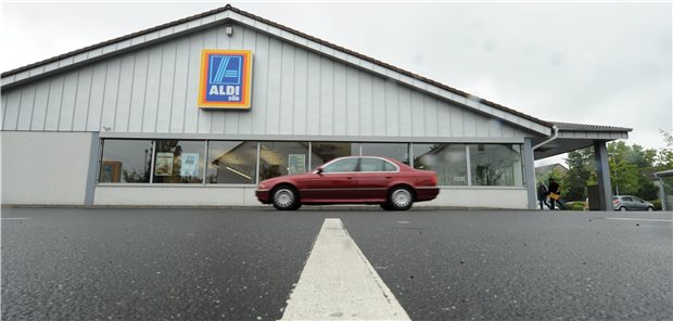 Corona-Selbsttests bei Aldi direkt ausverkauft Am Samstag dürfte es hier voller sein: Aldi verkauft ab dann Corona-Tests.