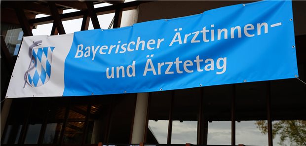 Am Sonntag habe die Delegierten des 82. Bayerischen Ärztinnen- und Ärztetag eines umfangreiches Antragspaket beraten und verabschiedet.