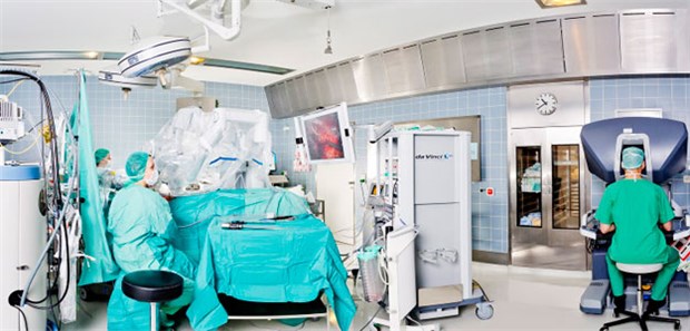 Speiseröhren-Op: Berliner Ärzte setzen erstmals Roboter ein Am Vivantes Humboldt-Klinikum in Berlin: Roboter "DaVinci" bei einem Eingriff an der Prostata.