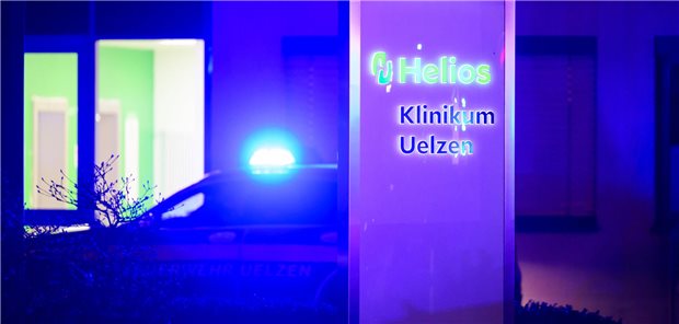 Vier Tote nach Brand in Krankenhaus in Uelzen Am späten Donnerstagabend ist im dritten Stock des Helios Klinikums Uelzen ein Feuer ausgebrochen. Es gibt zahlreiche Tote und Verletzte.