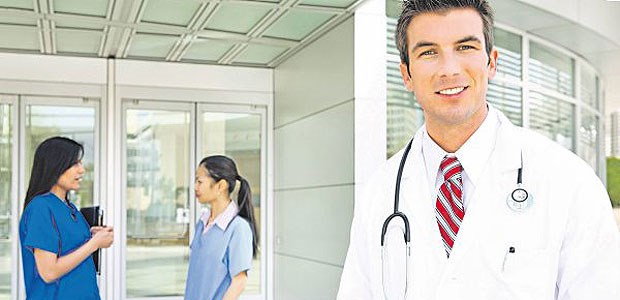 Ambulant trifft Stationär: Honorarärzte sind gefragt. Auch bei der bevorstehenden ambulanten spezialfachärztlichen Versorgung sollen Niedergelassene mit Kliniken zusammenarbeiten.