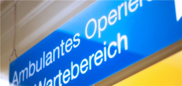 Schild: Ambulantes Operieren Wartebereich