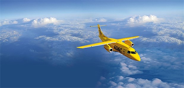 Arzt im Anflug An Bord der Dornier 328Jets ist sogar eine ECMO möglich.