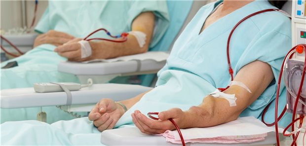 An der Dialyse. Durch engmaschige Betreuung sollen CKD-Patienten möglichst spät dialysepflichtig werden.