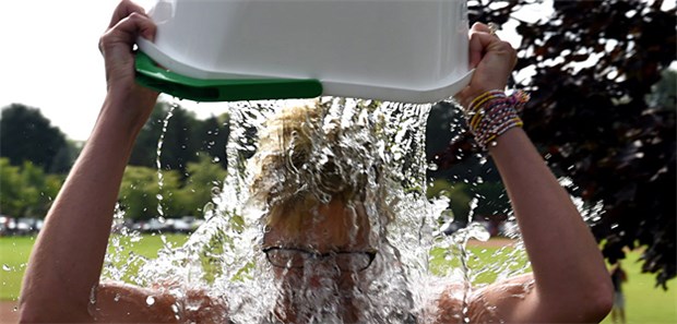 Eiswasser-Aktion bringt Charité 1,6 Millionen Euro An der Ice Bucket Challenge beteiligten sich Millionen Menschen in aller Welt.