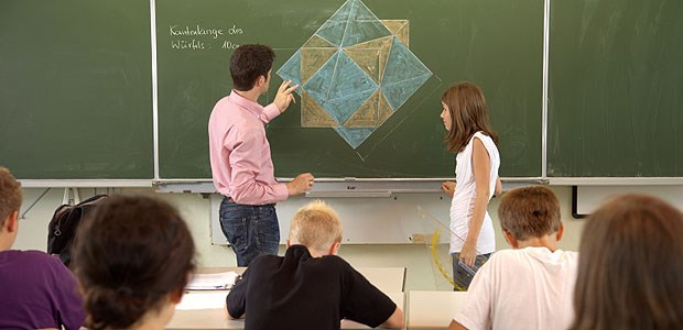 Verkürzte Schulzeit führt zu verkürzten Muskeln An die Tafel müssen die Schüler nach wie vor, zum Vereinssport gehen aber nicht mehr viele.