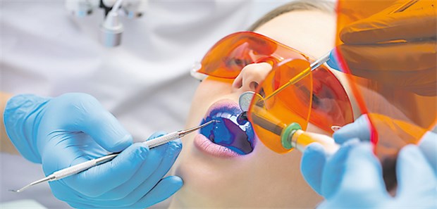 An einem schönen Gebiss haben Dentallabore oft maßgeblichen Anteil - Warum nicht auch an den Factoringgebühren des beauftragenden Zahnarztes? Weil das möglicherweise als Korruption ausgelegt werden könnte.