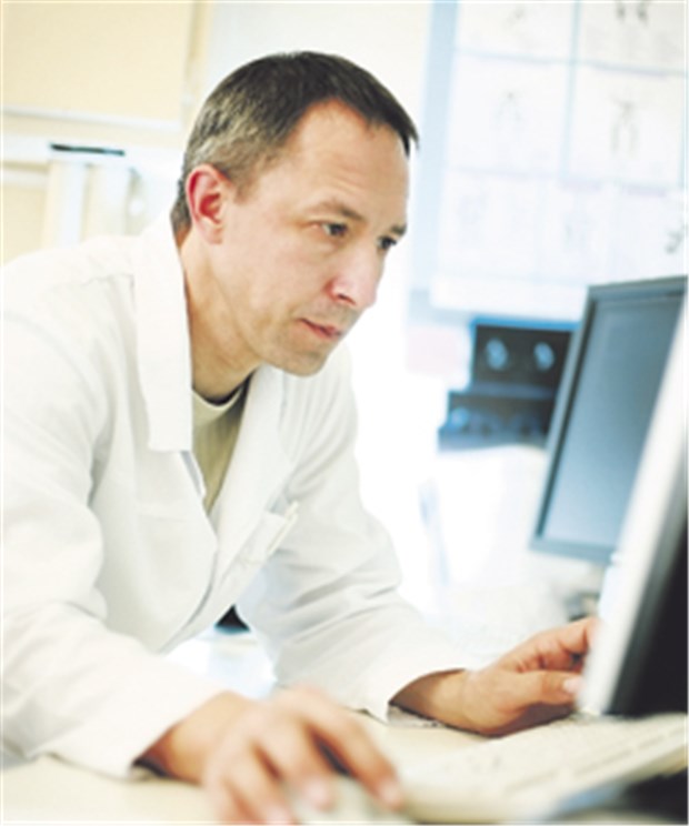 Die Akte E An fehlender Hardware liegt es nicht: Der PC ist in Praxis und Klinik längst eine Selbstverständlichkeit. Elaboriertere Anwendungen der elektronischen Patientenakte scheitern dagegen häufig an fehlenden Schnittstellen.