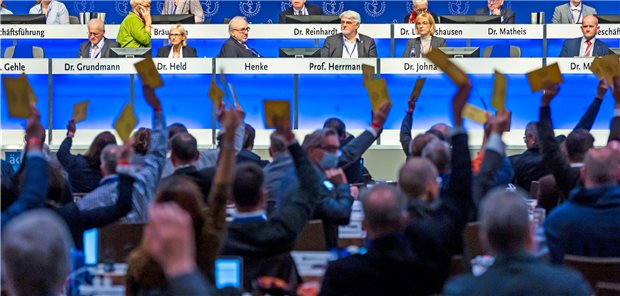 Ärztetag tritt bei der Digitalisierung kräftig auf die Bremse Analoge Abstimmungen über Anträge zur Digitalisierung: Auch das war der 125. Deutsche Ärztetag. Rolf Schulten