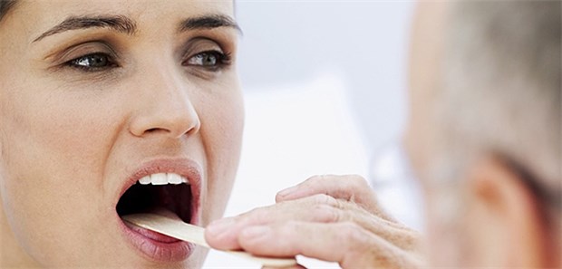 Bei Pharyngitis erst genaue Anamnese, dann Therapie! Anamnese auch bei banaler Erkältung: Grundsächlich sollte Patienten erklärt werden, dass Antibiotika nur gegen Bakterien wirken.