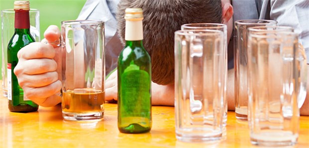 'Wir sind ein alkoholgetränktes Land' Anders als Rauchen oder der Konsum harter, gar illegaler Drogen ist der Genuss von Alkohol gesellschaftlich weit akzeptiert.