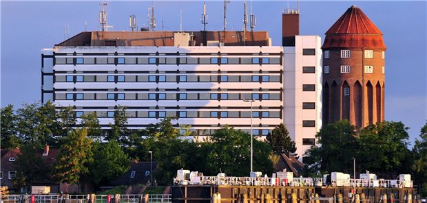 „Anders als Unternehmen in der freien Wirtschaft können wir Kostensteigerungen nicht einfach auf unsere Preise aufschlagen“: Manager des Westküstenklinikums in Heide und fünf weitere Krankenhäuser der Region fordern Bundesgesundheitsminister Karl Lauterbach (SPD) zu raschem Handeln auf.