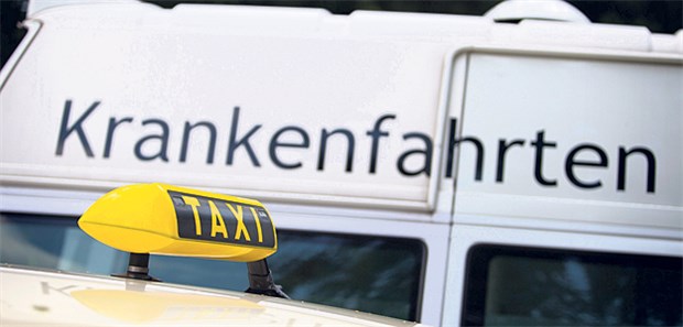 An der Kostenübernahme hakt's Anders als beim Patientenbus können die Patienten vom Taxi direkt zu Hause abgeholt werden.