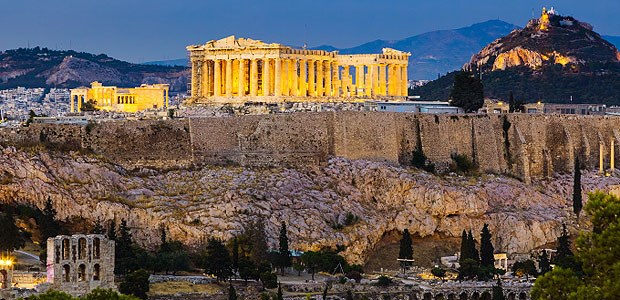 Banken raten zu Hellas-Anleihen Anders als griechische Staatsanleihen sieht die Akropolis auch in marodem Zustand noch gut aus.