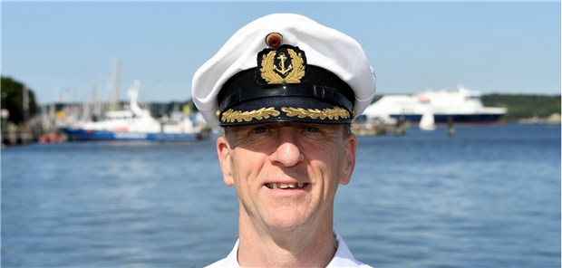 Kaugummis gegen Seekrankheit Andreas Koch, Abteilungsleiter am Schifffahrtmedizinischen Institut der Marine, an der Förde: Er forscht an Mitteln zur Linderung der Seekrankheit.
