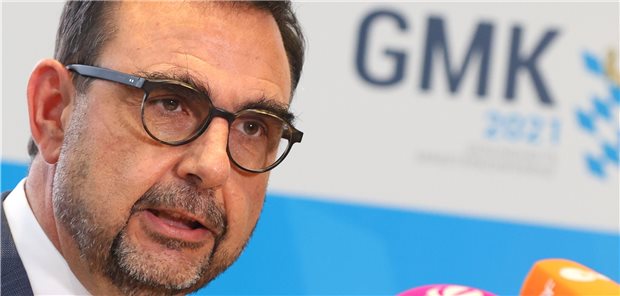 Anfang 2021 wurde Klaus Holetschek nicht nur überraschend Gesundheitsminister im Freistaat Bayern, sondern war seither qua Amt auch Vorsitzender der Gesundheitsministerkonferenz.