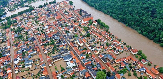 Umsatzgarantie für Flutopfer Anfang Juni hat das Hochwasser der Mulde die Innenstadt der sächsischen Stadt Grimma überflutet.