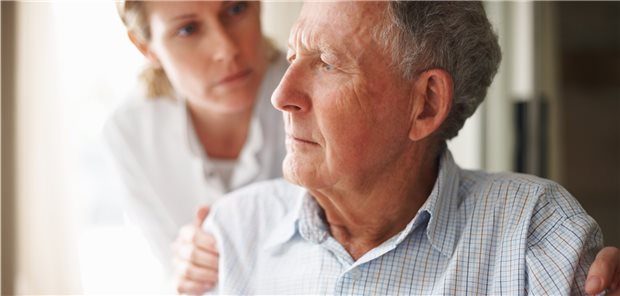 Angehörige versorgen, dann schnell ins Büro: In NRW betrifft das 500.000 Beschäftigte. (Symbolbild mit Fotomodellen)