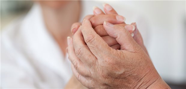 Angehörige von Opfern einer Straftat leiden mit – und können deshalb auch für sich selbst Schmerzensgeld vom Täter einfordern.