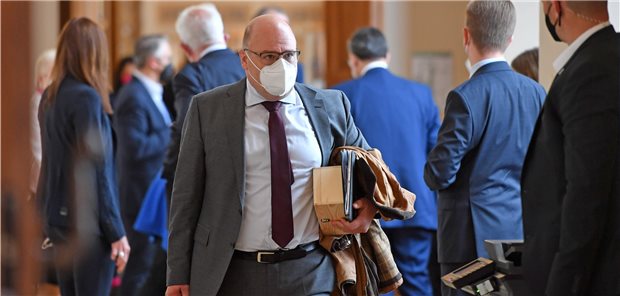 Arbeitgeber sehen Sozialgarantie in Gefahr „Angekündigter Wortbruch“: BDA-Hauptgeschäftsführer Steffen Kampeter kritisiert die Pflegepläne der Bundesregierung.
