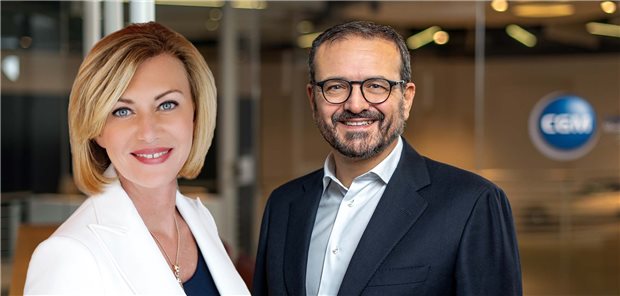 Neue Köpfe bei CGM für die Digitalisierung von Praxen Angela Mazza Teufer (li) ist jetzt Managing Director Ambulatory Information Systems DACH der CompuGroup Medical. Emanuele Mugnani (re) führt bei CGM jetzt die Geschäfte mit Arztsystemen auf europäischer Ebene als Managing Director Ambulatory Information Systems Europe.