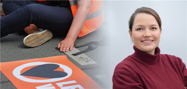 Anika Heck (rechts) widmet sich voll dem Klimaschutz. Ab und zu ist sie auch bei Klebeaktionen der Letzten Generation dabei, um wütende Autofahrer zu besänftigen.
