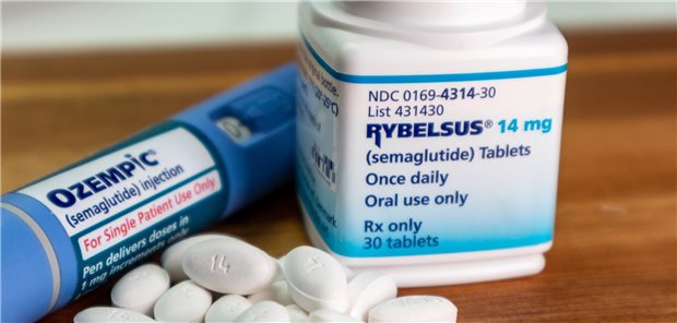 Anjali Dixit und Mitforschende von der Stanford University of Medicine resümieren, dass präoperativ mit GLP-1-RA behandelte Patienten, die sich einer Not-Operation unterzogen, kein höheres Risiko für postoperative respiratorische Komplikationen als Patienten ohne GLP-1-RA hatten. Sie plädieren deshalb dafür, entsprechende Leitlinienempfehlungen liberaler zu formulieren.