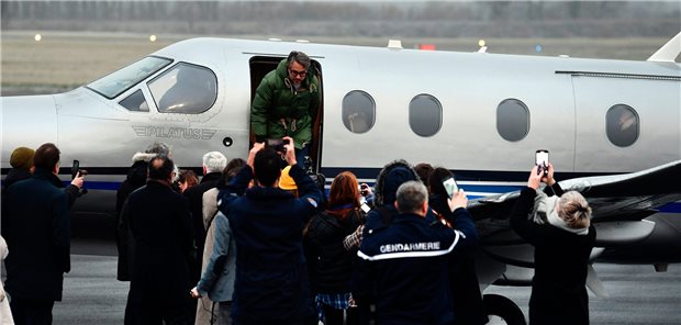 Ankunft in Nevers: Die „fliegenden Ärzte“ sind für einen Tag zur Patientenversorgung aus dem 200 Kilometer entfernten Dijon gekommen.