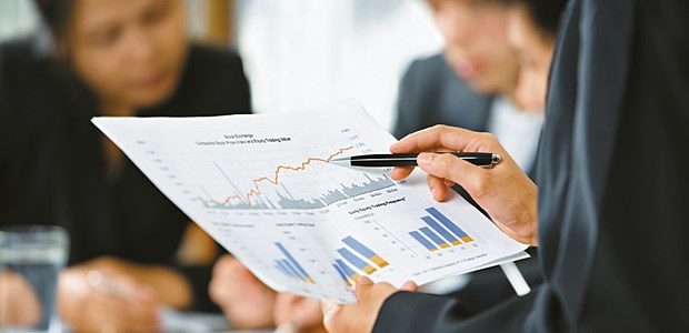 Wie seriös sind die Emittenten? Anleger sollten die Leistungsbilanz und den Anbieter genau studieren, raten Experten.