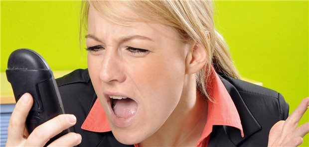 Mitarbeiter der Telefonhotline 116117 werden immer öfter bedroht Anrufer der 116117 lassen ihrer Wut immer öfter freien Lauf: Immer mehr drohen den Mitarbeitern sogar Gewalt an. Die KV will nun mit drastischen Maßnahmen reagieren. (Symbolbild)