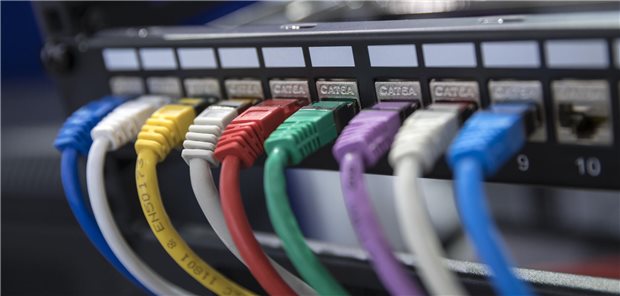 Anschluss an die digitale Welt: Ohne Bewusstsein für Gefahren und Gefahrstellen sollte der nicht erfolgen, rät das BSI.