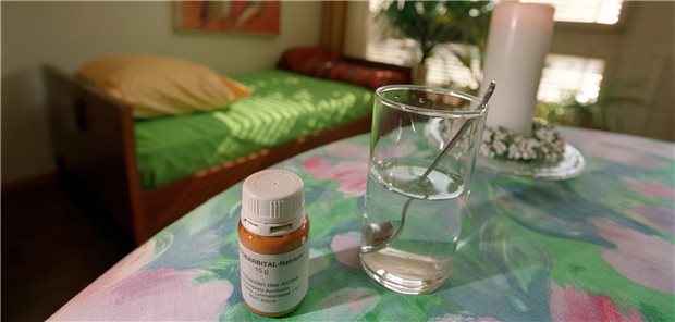 Ansicht des Sterbezimmers der Sterbehilfeorganisation Dignitas in Zürich-Wiedikon, aufgenommen am 18. September 2002. Die Organisation begleitet auch Sterbewillige aus dem Ausland in den Tod.
