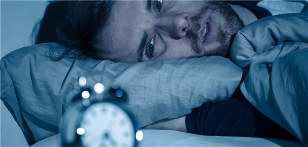 Anspannung und Unruhe verhindert einen gesunden Schlaf. An einem solchen Hyperarousal setzt das neue Medikament an.