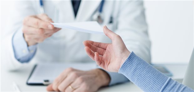 Lieferengpässe: Einfuhrregeln für Kinder-Antibiotika in einigen Ländern gelockert Antibiotikum für ein Kind auf Rezept? Hoffentlich hat die Apotheke zuvor gemeldet, welche Wirkstoffe in kindgerechter Darreichungsform verfügbar sind.