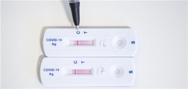 Antigentests auf SARS-CoV-2: Sie sind naturgemäß weniger sensitiv als PCR-Tests. 