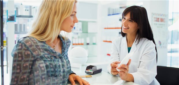 Lauterbach will Vorsorge-Checks in Apotheken ermöglichen Apotheker sollen nach dem Willen des Bundesgesundheitsministers künftig auch Vorsorgeuntersuchungen anbieten und abrechnen können. (Symbolbild).