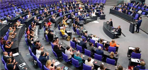 Bundestag kippt das Werbeverbot für Abruptio Applaus im Bundestag: Der umstrittene Paragraf 219a ist Geschichte. Es ist höchste Zeit, das Misstrauen in Frauen und das Misstrauen in Ärztinnen und Ärzte, das in Paragraf 219a zum Ausdruck kommt, zu beenden, betonte Bundesjustizminister Marco Buschmann (FDP).