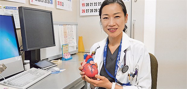 Aufbauhilfe mit Herz Arbeitet mit Herz und Verstand: Kardiologin Dr. Yuko Maekawa.