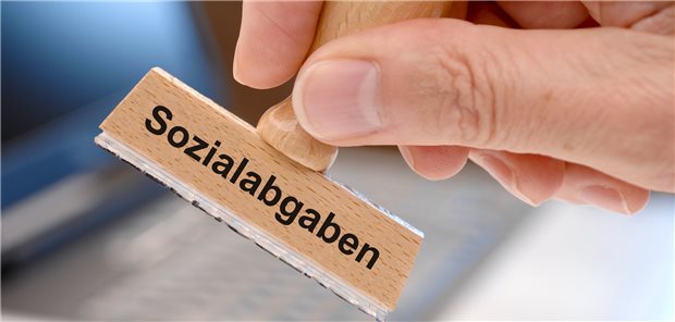 Arbeitgeber sind für Wettbewerb der Tarife in der GKV Arbeitgeber sehen die steigenden Lohnnebenkosten mit Sorge. Für die GKV haben sie jetzt weitreichende Reformpläne vorgelegt.