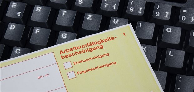 Steigerung um 1300 Prozent: Arbeitgeber rufen immer mehr eAU ab Arbeitgeber sind ab Januar verpflichtet, die AU-Daten von Beschäftigten elektronisch bei der Krankenkasse abzurufen. Die elektronische Krankschreibung ersetzt die Papierform.