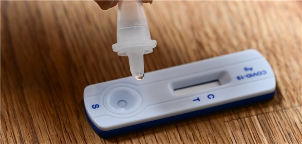 Arbeitgeber sind nach der aktuellen SARS-CoV-2-Arbeitsschutzverordnung nicht mehr verpflichtet, ihrer Belegschaft kostenfreie Corona Selbsttests zur Verfügung zu stellen.