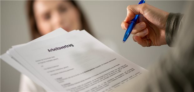 Arbeitnehmer haben ein Recht, die Vertragsbedingungen zu kennen, unter denen sie allmorgendlich antreten. Dieses Recht hat die EU und im Nachgang jetzt auch der Bundestag zum 1. August noch einmal verschärft.